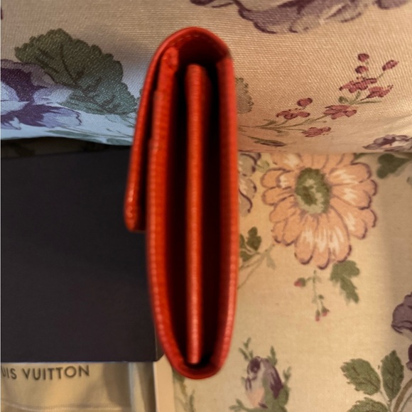 LOUIS VUITTON Piment Epi Leather Sarah Wallet - Picture 3 of 11